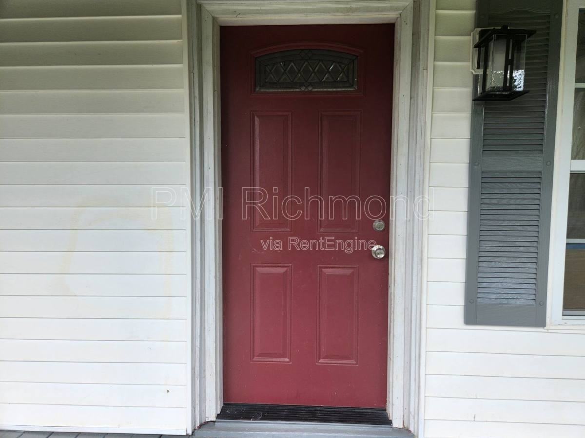 8037 Varina Rd - Photo 3 of 10