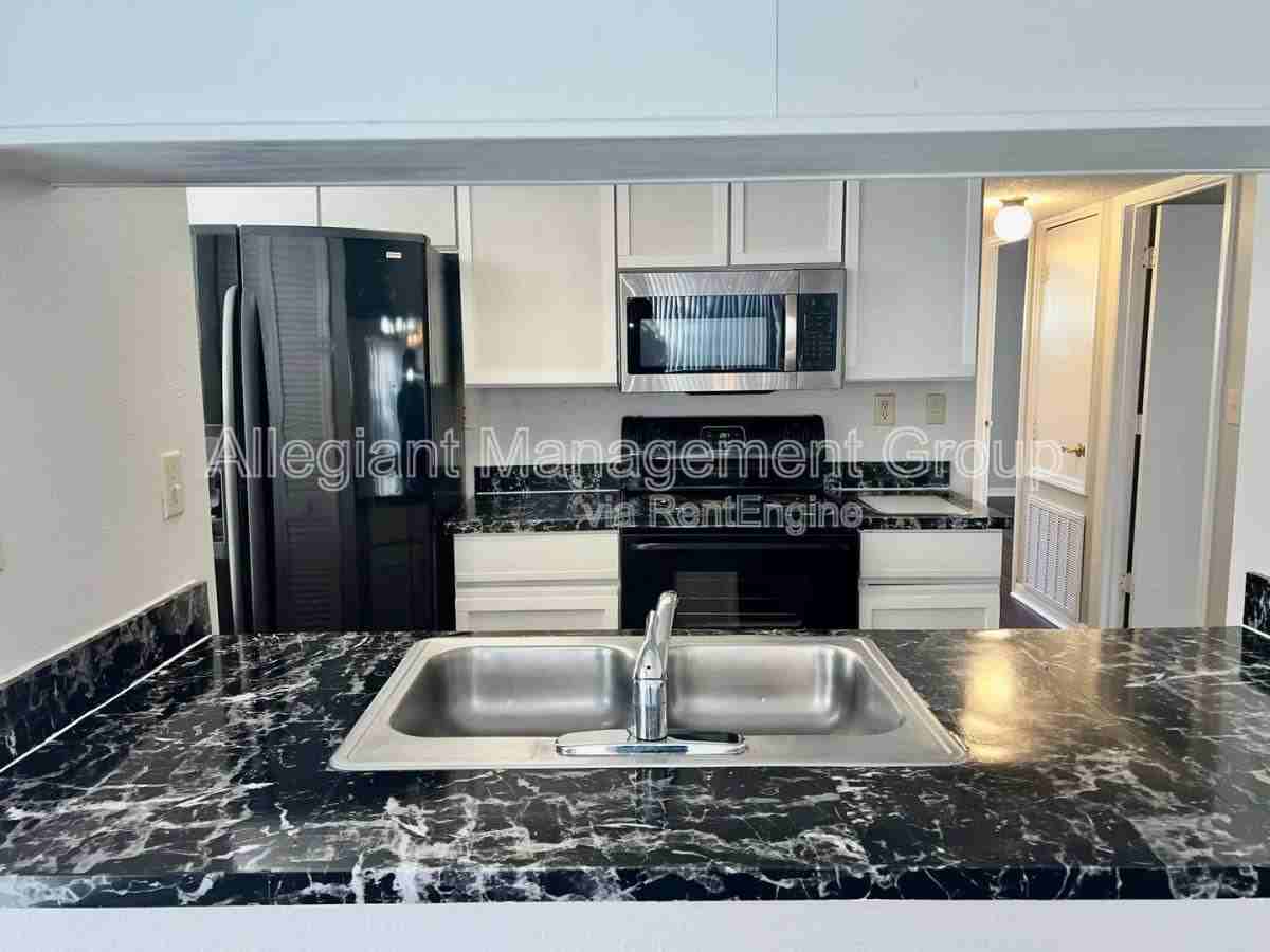 2807 Rio Grande Trl - Photo 5 of 10