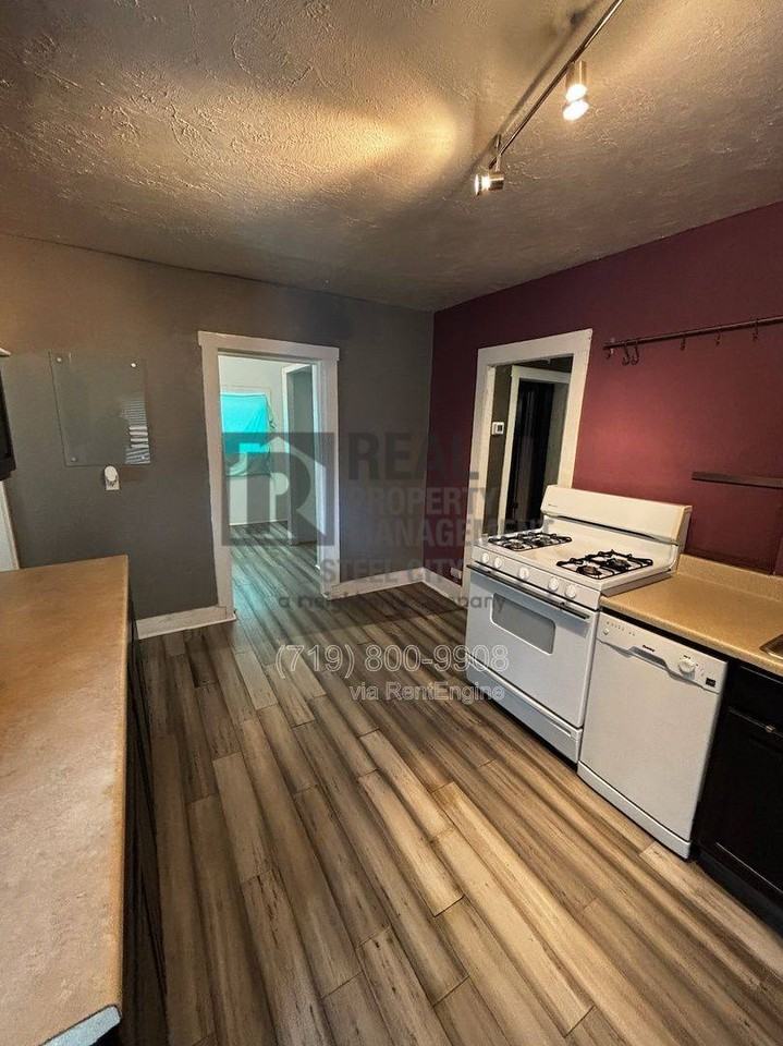 1803 Spruce St - Photo 2 of 10