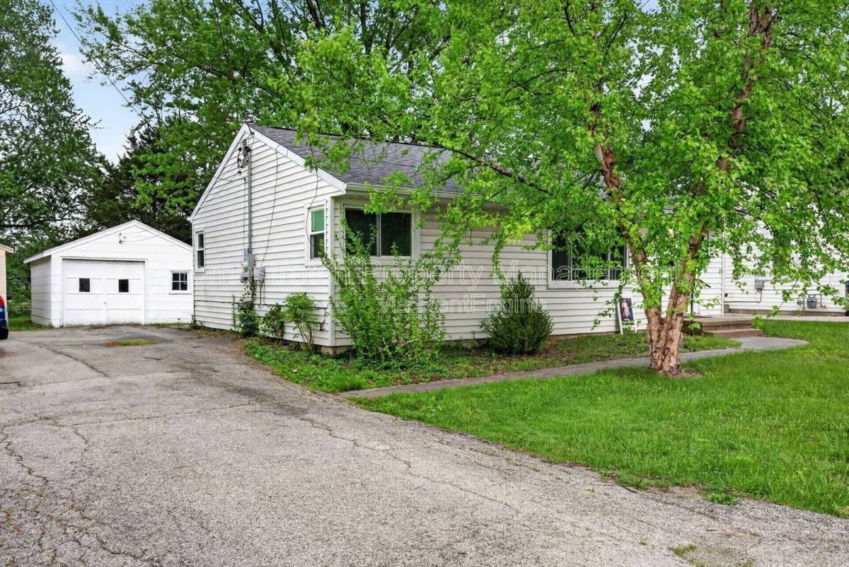 410 Mckinley Ave - Photo 3 of 10