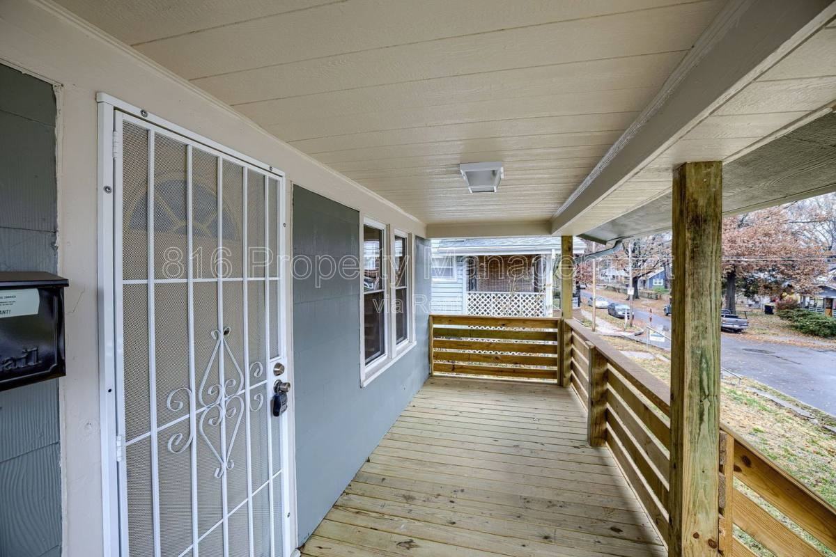 5702 Euclid Ave - Photo 2 of 10