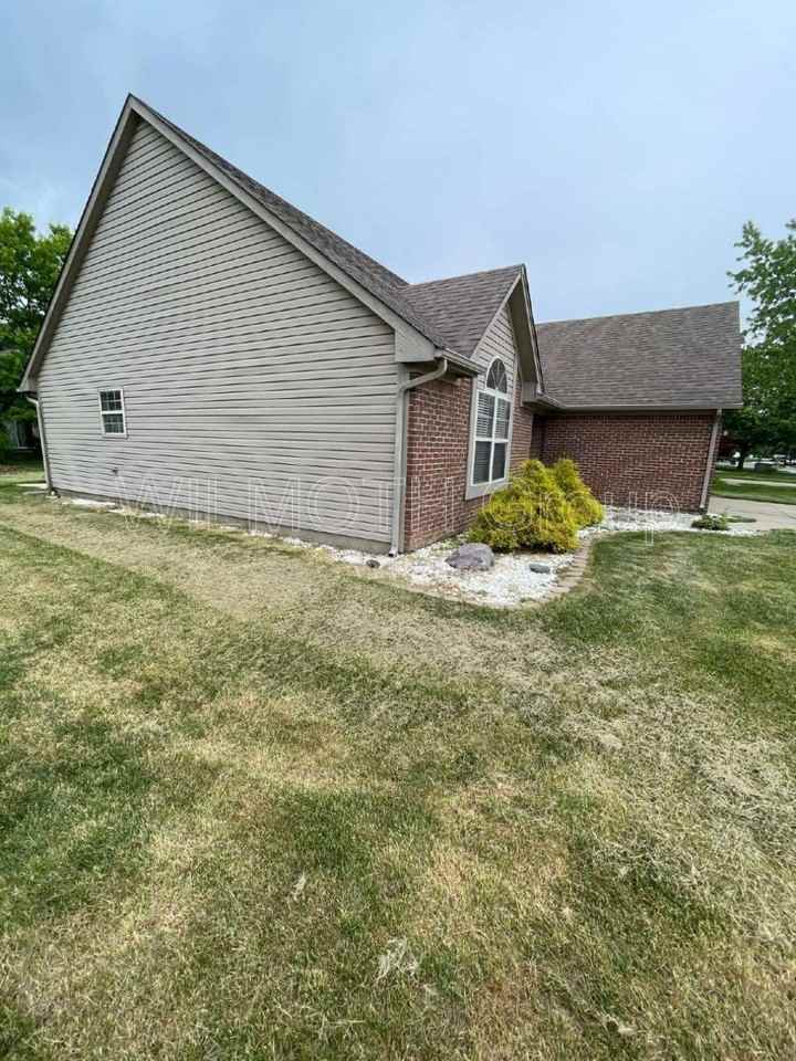 11212 Boston Way - Photo 3 of 10