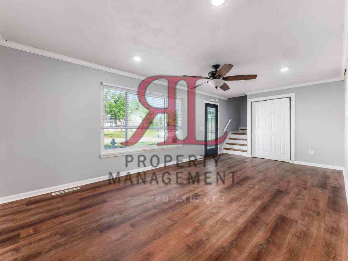 3393 Paxton Ct - Photo 2 of 10