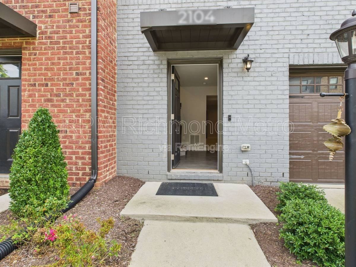 2104 Boro Ridge St - Photo 3 of 10