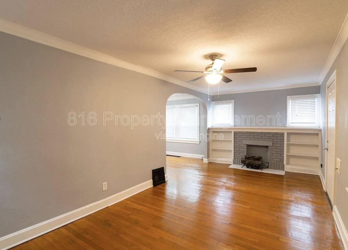 5815 Euclid Ave - Photo 3 of 10