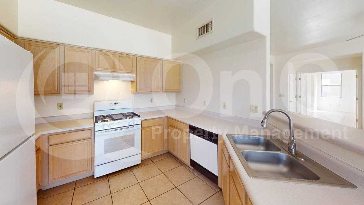5534 S Gainsborough Rd - Photo 3 of 10