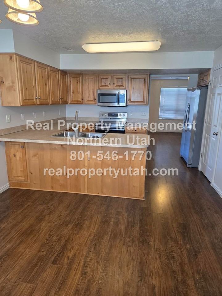 1241 E 6125 S - Photo 5 of 20