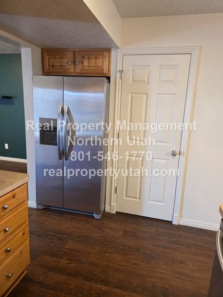 1241 E 6125 S - Photo 7 of 20