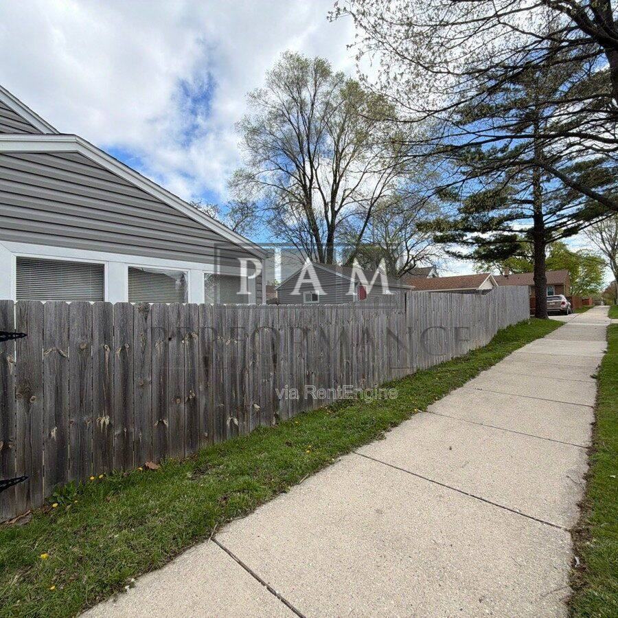 3270 S 24th St - Photo 2 of 10