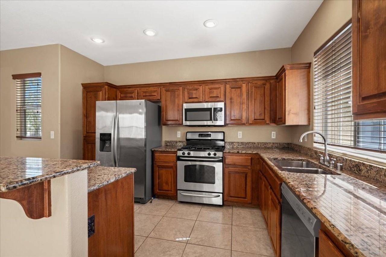 9520 Color Rock Ct - Photo 6 of 25