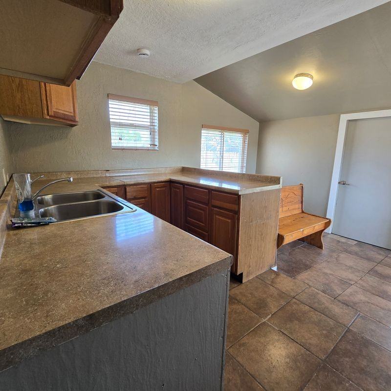 732 S Colorado Ave - Photo 3 of 16