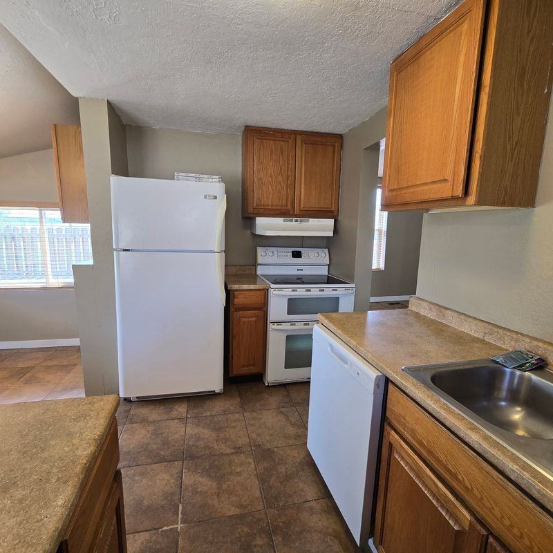 732 S Colorado Ave - Photo 4 of 16