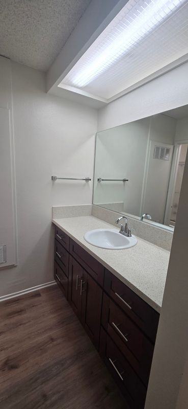 3841 Franklin Ave ##19 - Photo 7 of 13