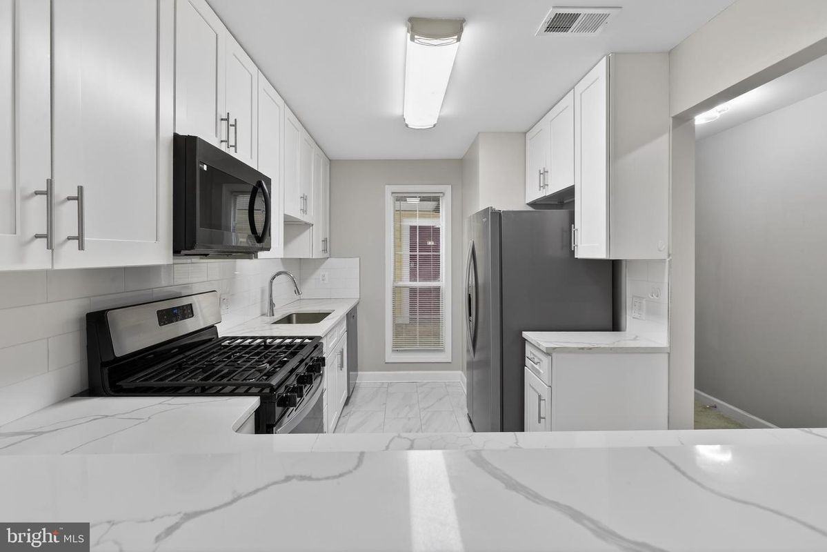 10114 Oakton Terrace Rd - Photo 4 of 9