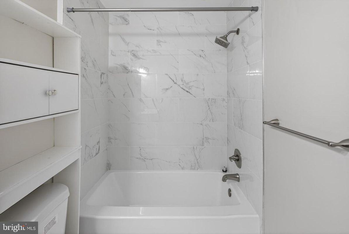 10114 Oakton Terrace Rd - Photo 5 of 9