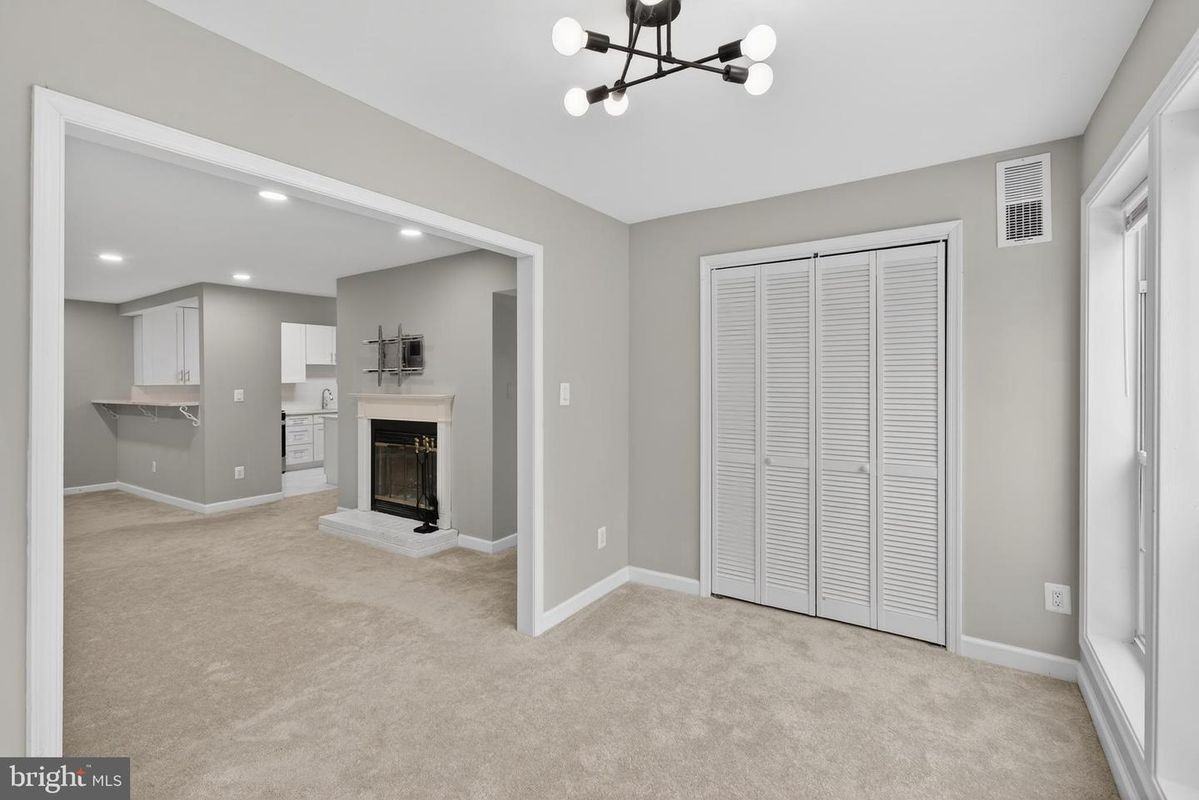 10114 Oakton Terrace Rd - Photo 6 of 9