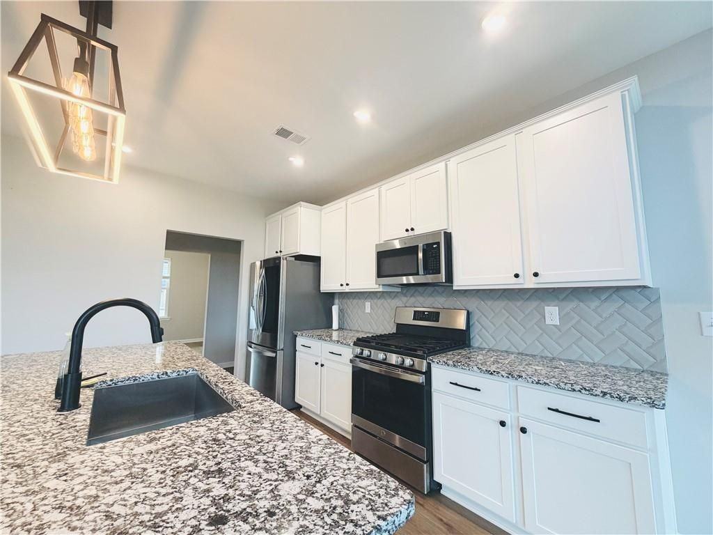 607 Michigan Cir - Photo 6 of 27