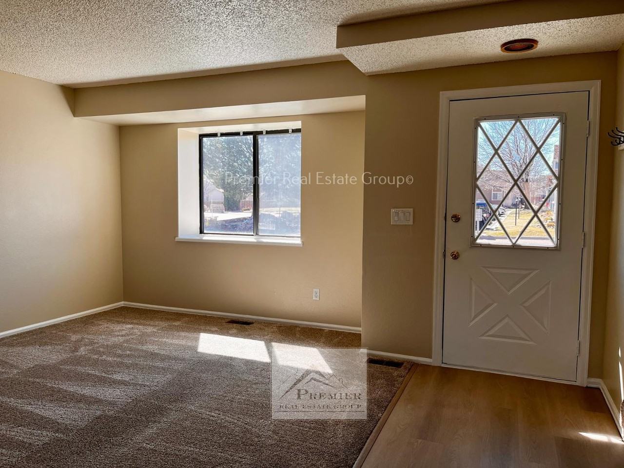 806 London Green Way - Photo 3 of 16