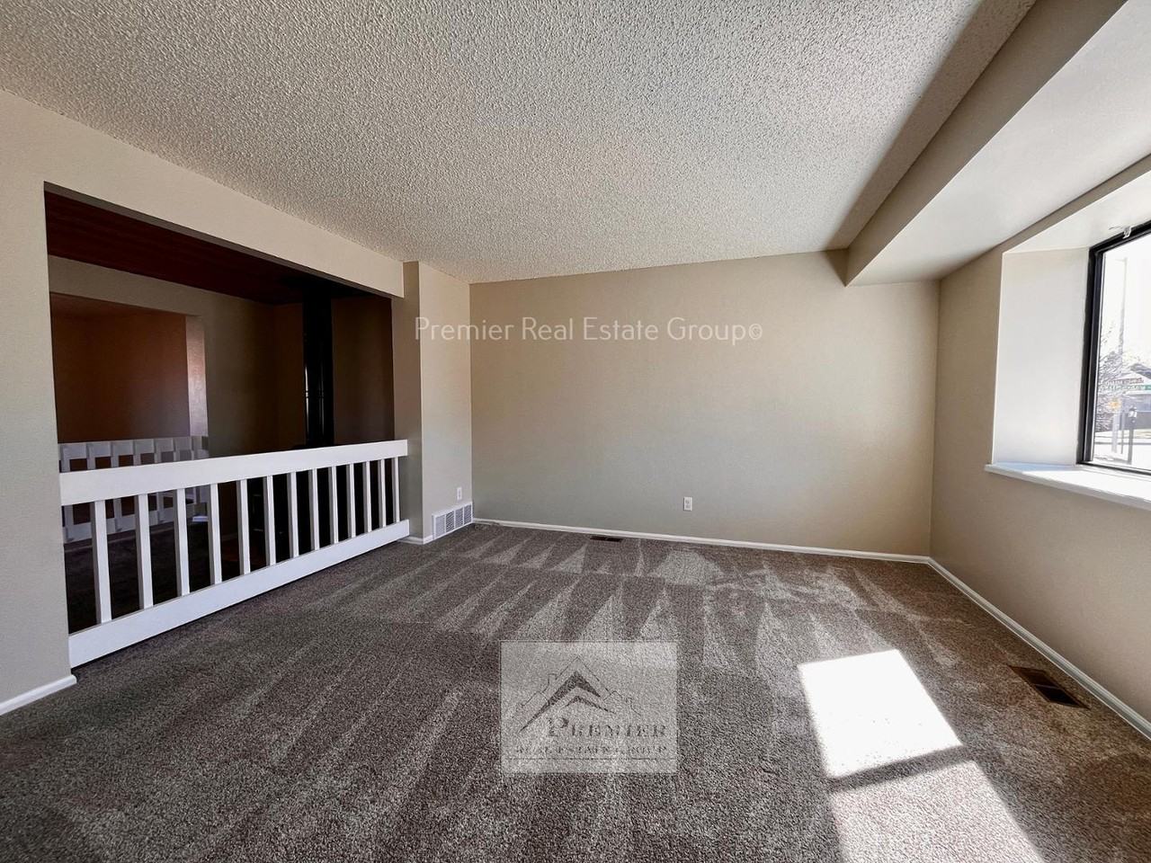 806 London Green Way - Photo 4 of 16