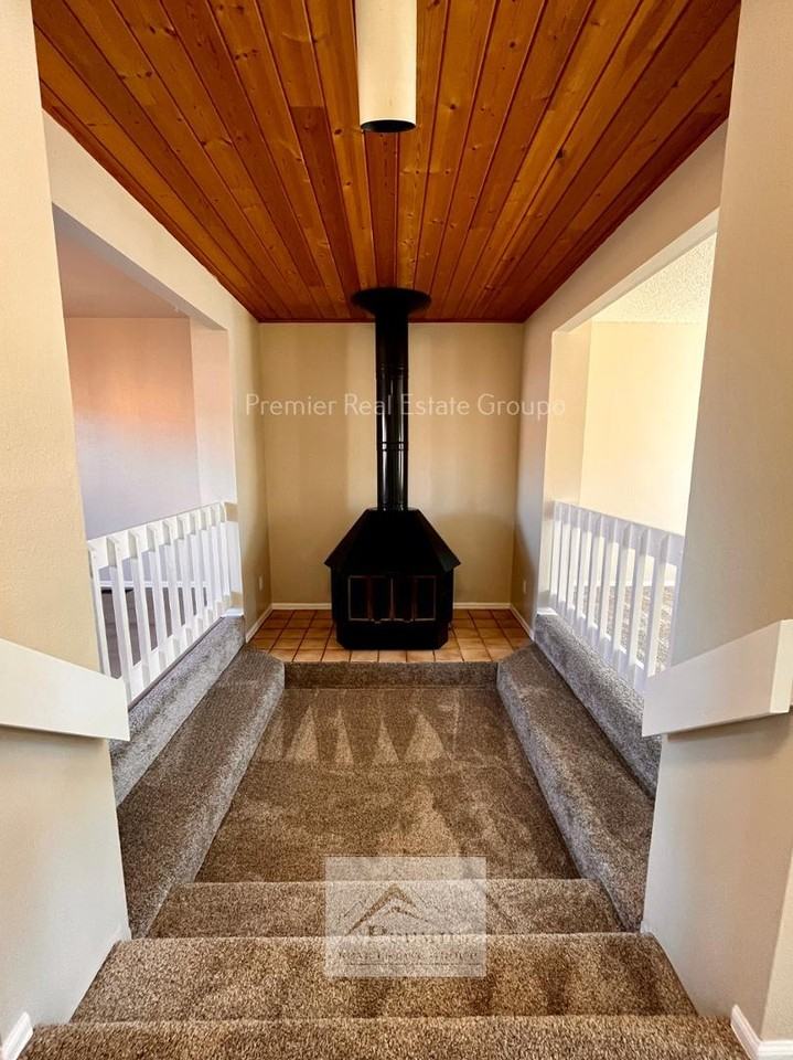 806 London Green Way - Photo 5 of 16