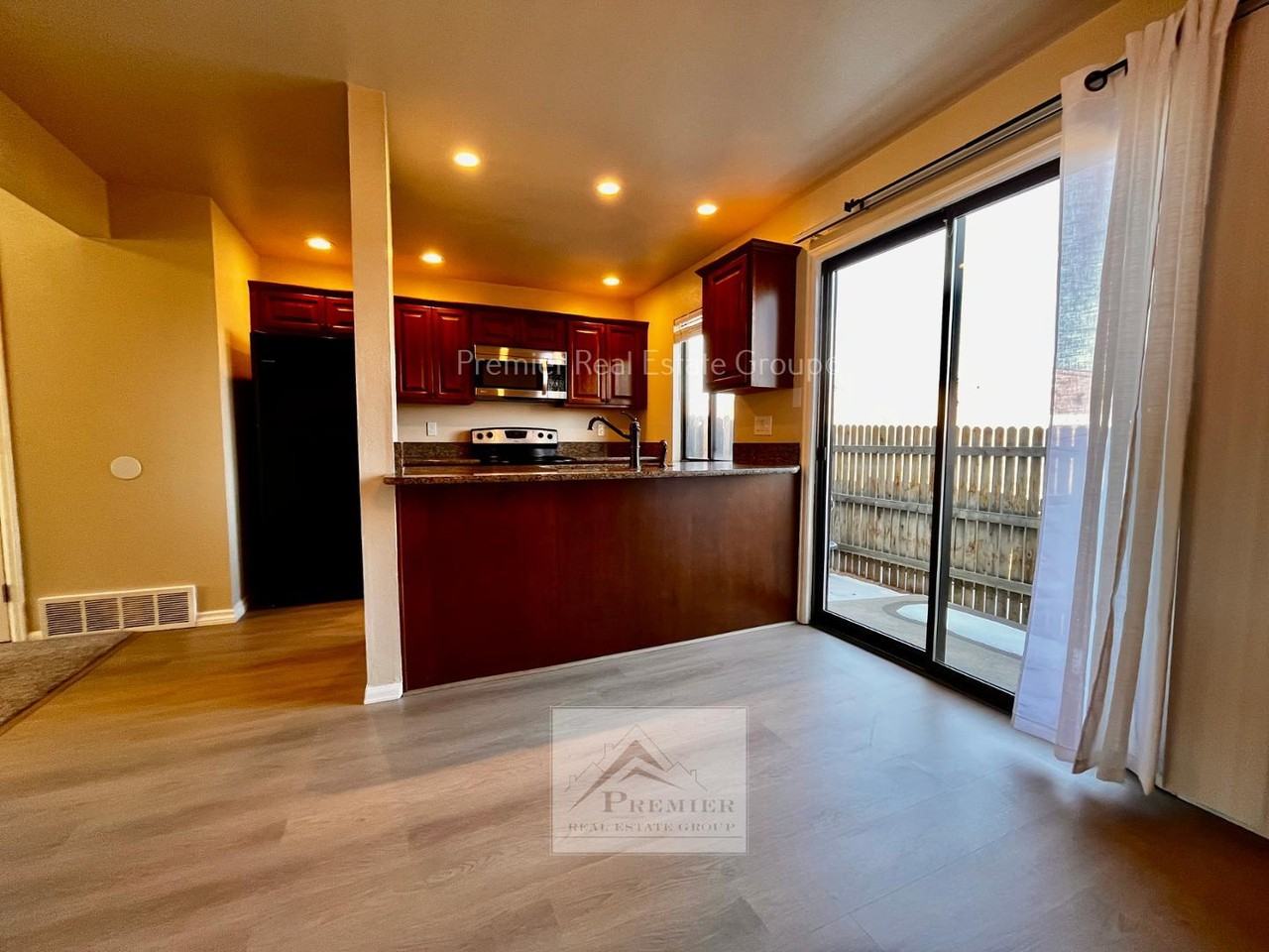 806 London Green Way - Photo 6 of 16