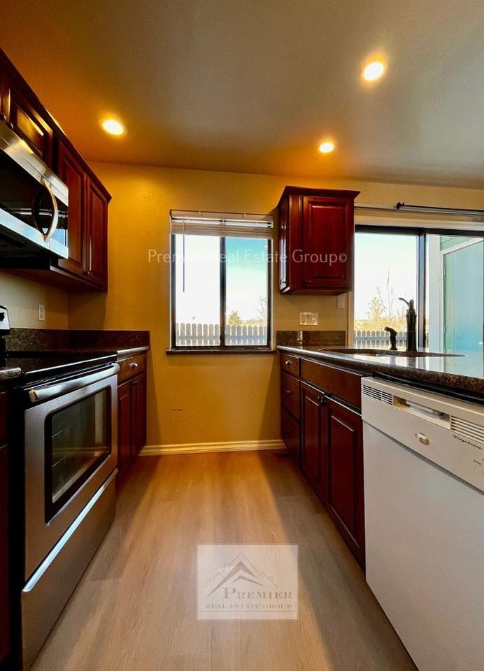806 London Green Way - Photo 7 of 16