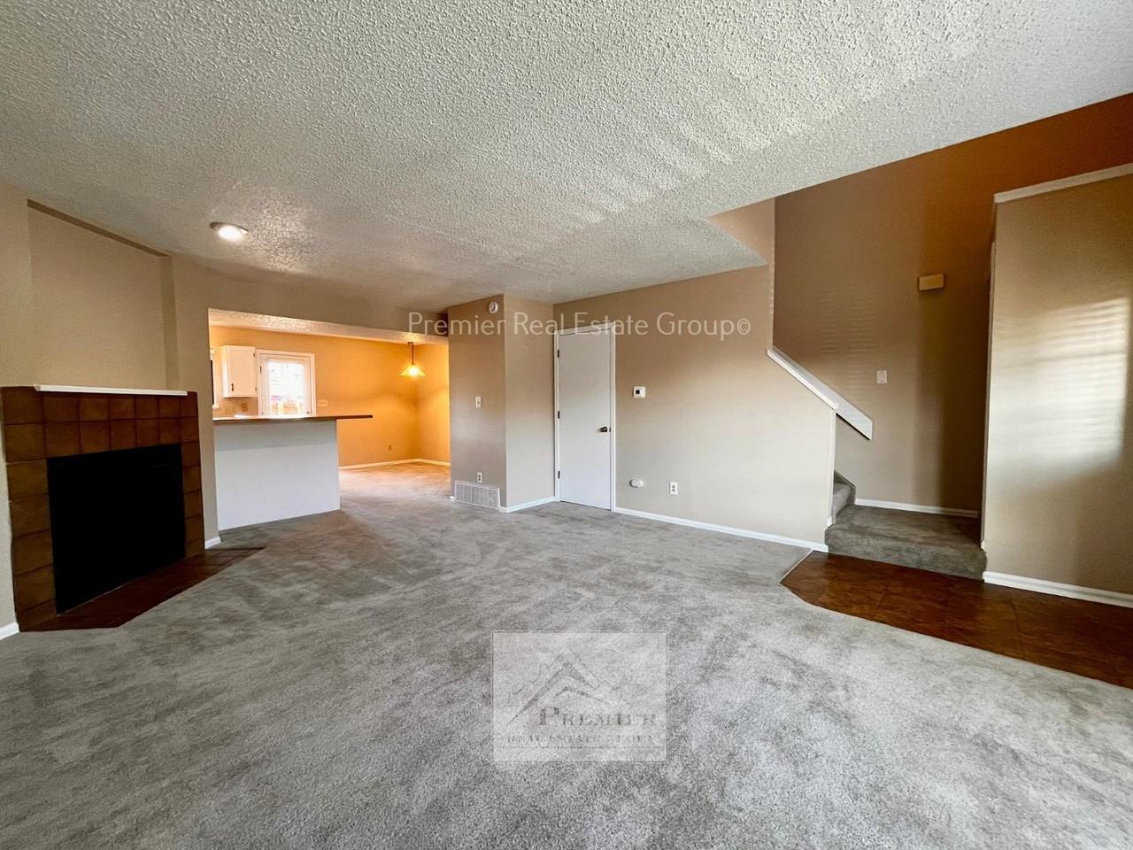918 London Green Way - Photo 4 of 15