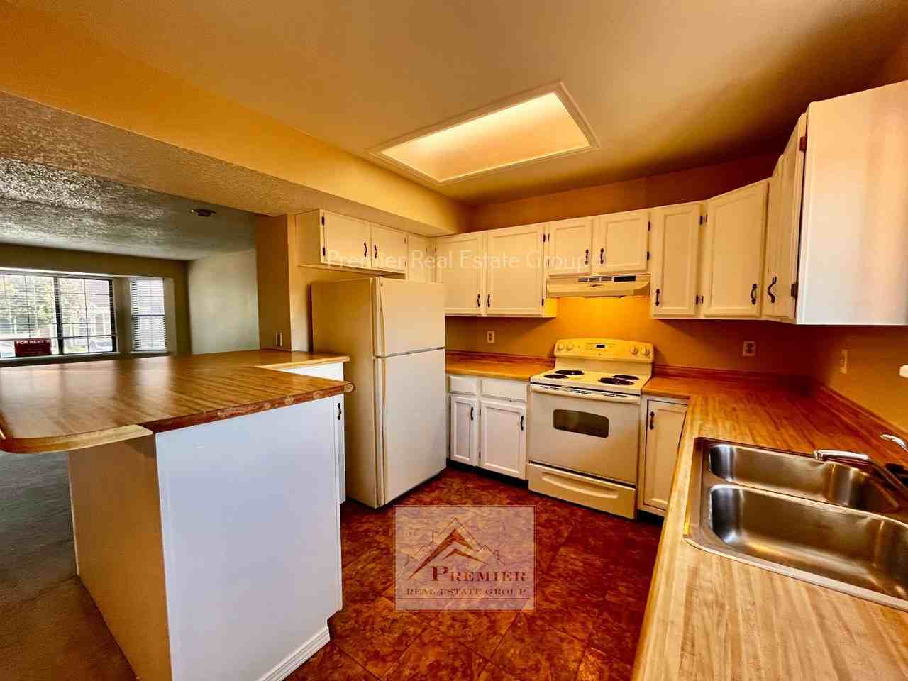 918 London Green Way - Photo 7 of 15