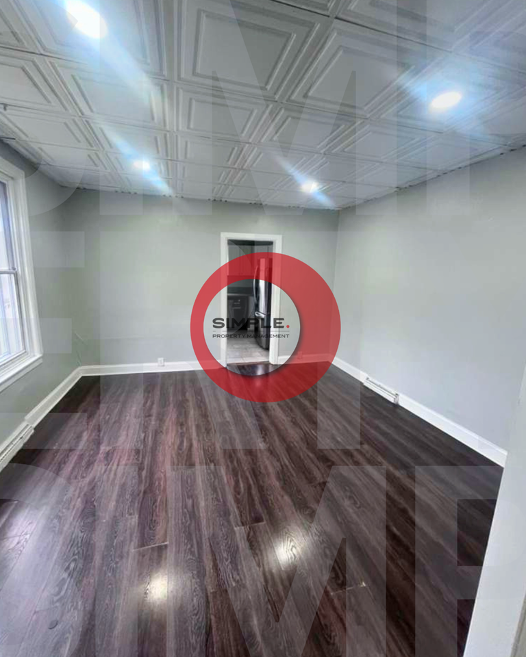 1566 Haak St - Photo 4 of 29