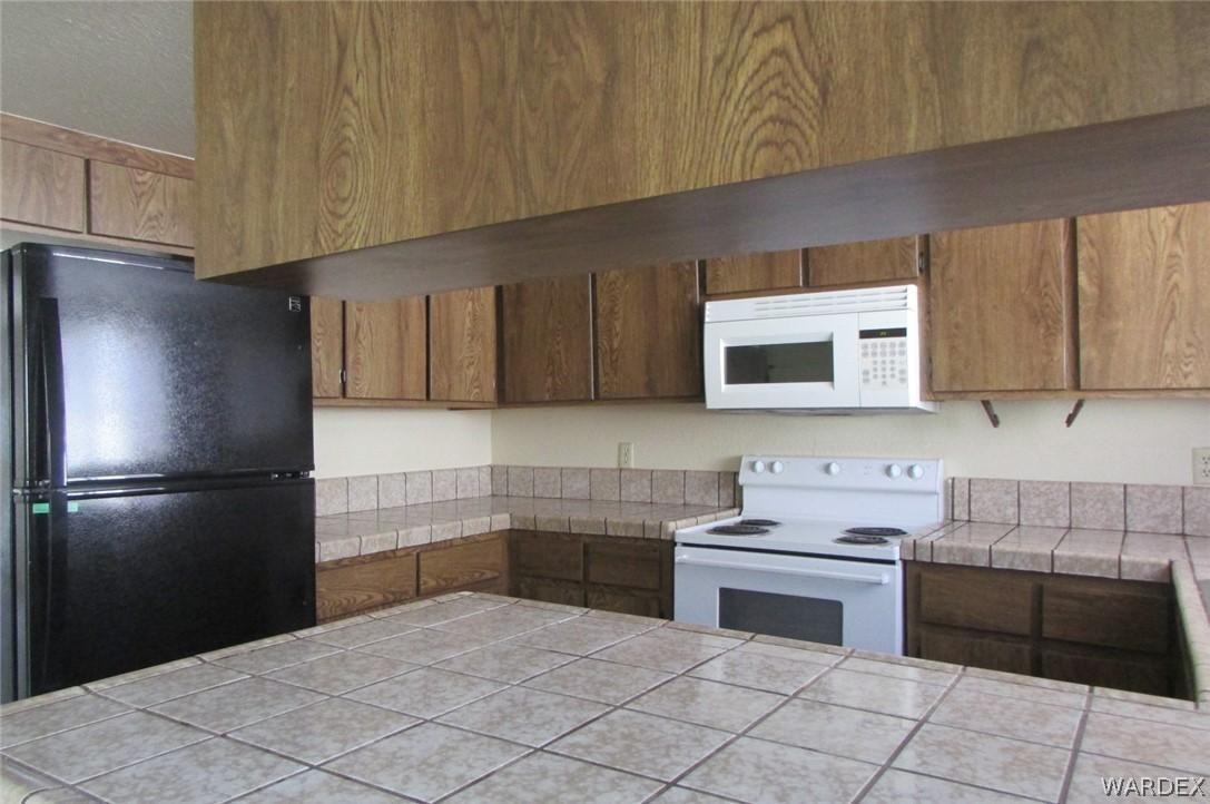 1085 Chaparral Dr - Photo 3 of 13