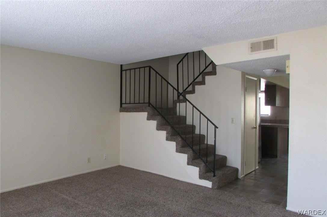 1085 Chaparral Dr - Photo 4 of 13