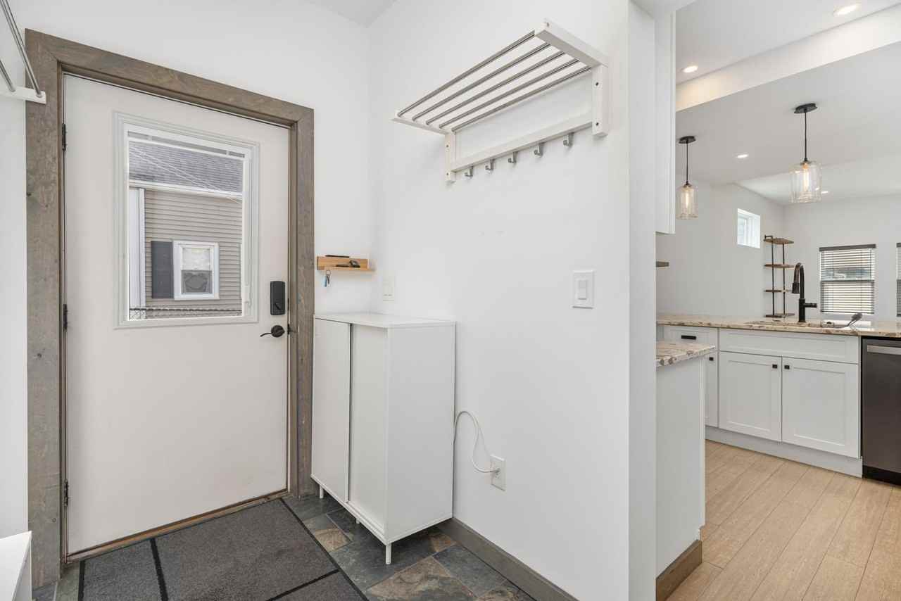 87 Newbury St - Photo 3 of 50