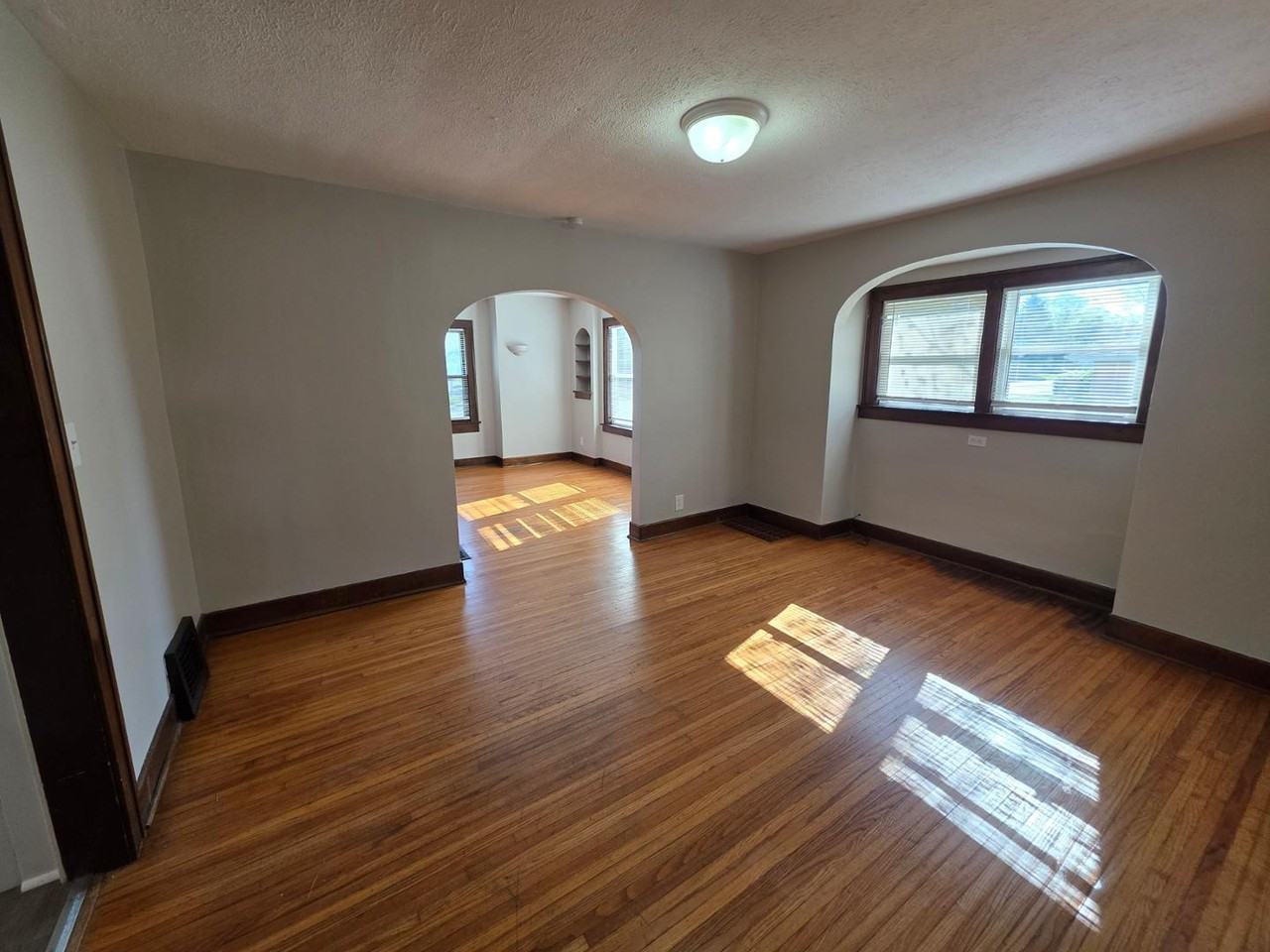 3835 Monroe St #LOWR - Photo 4 of 16