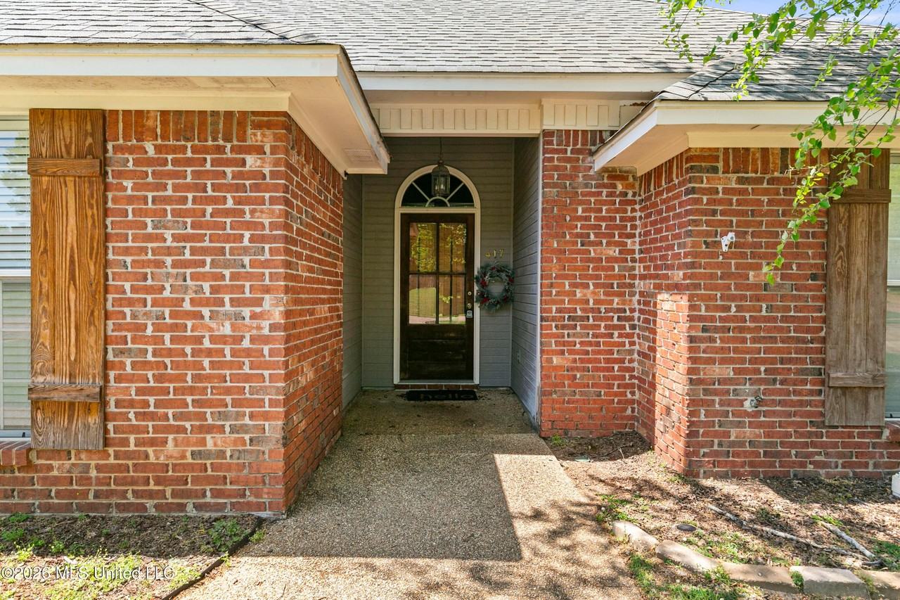 417 Madison Oaks Dr - Photo 2 of 28