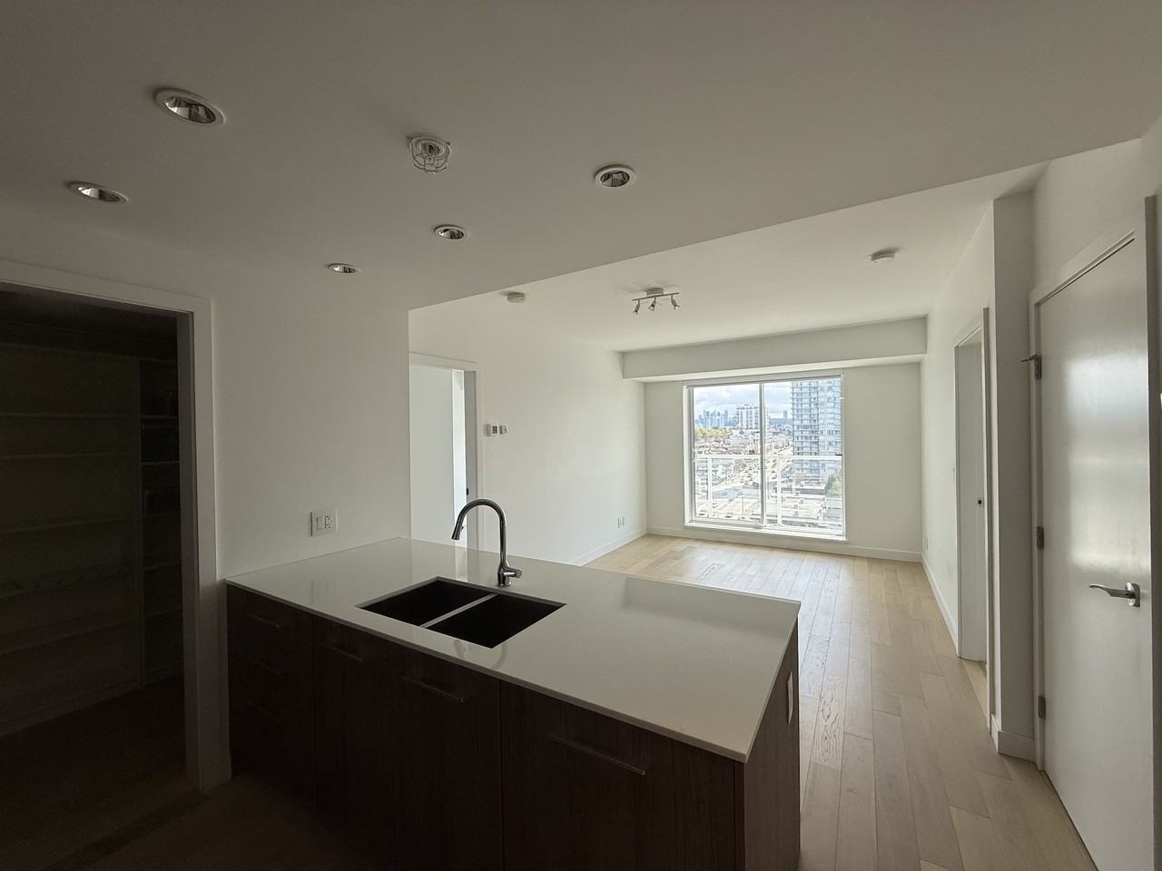 2220 Kingsway #1207 - Photo 4 of 13