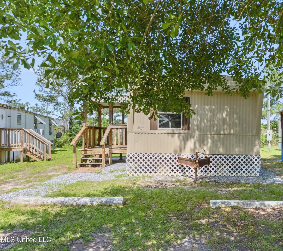 11213 Dobson Rd - Photo 2 of 15