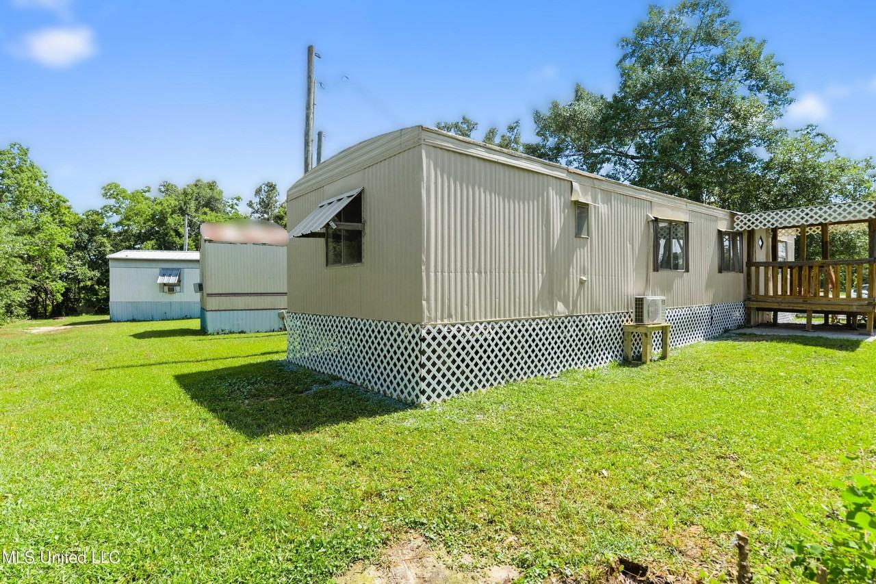 11213 Dobson Rd - Photo 3 of 15