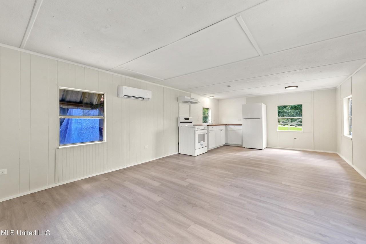 11213 Dobson Rd - Photo 6 of 15