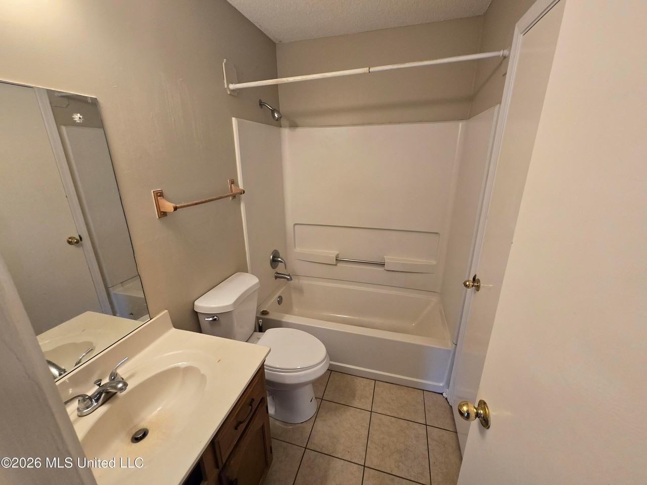 3560 Lakehurst Dr - Photo 6 of 11