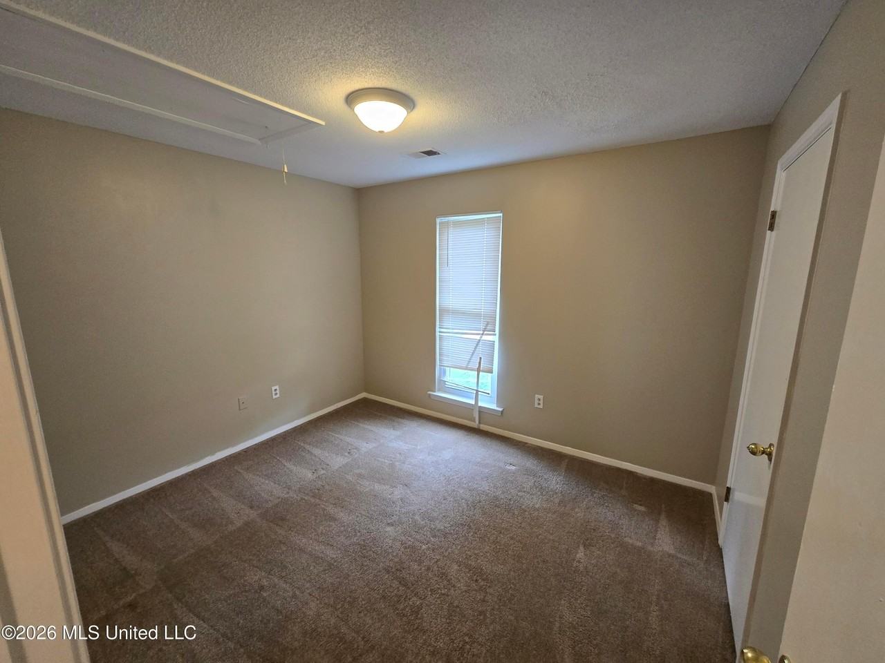 3560 Lakehurst Dr - Photo 7 of 11