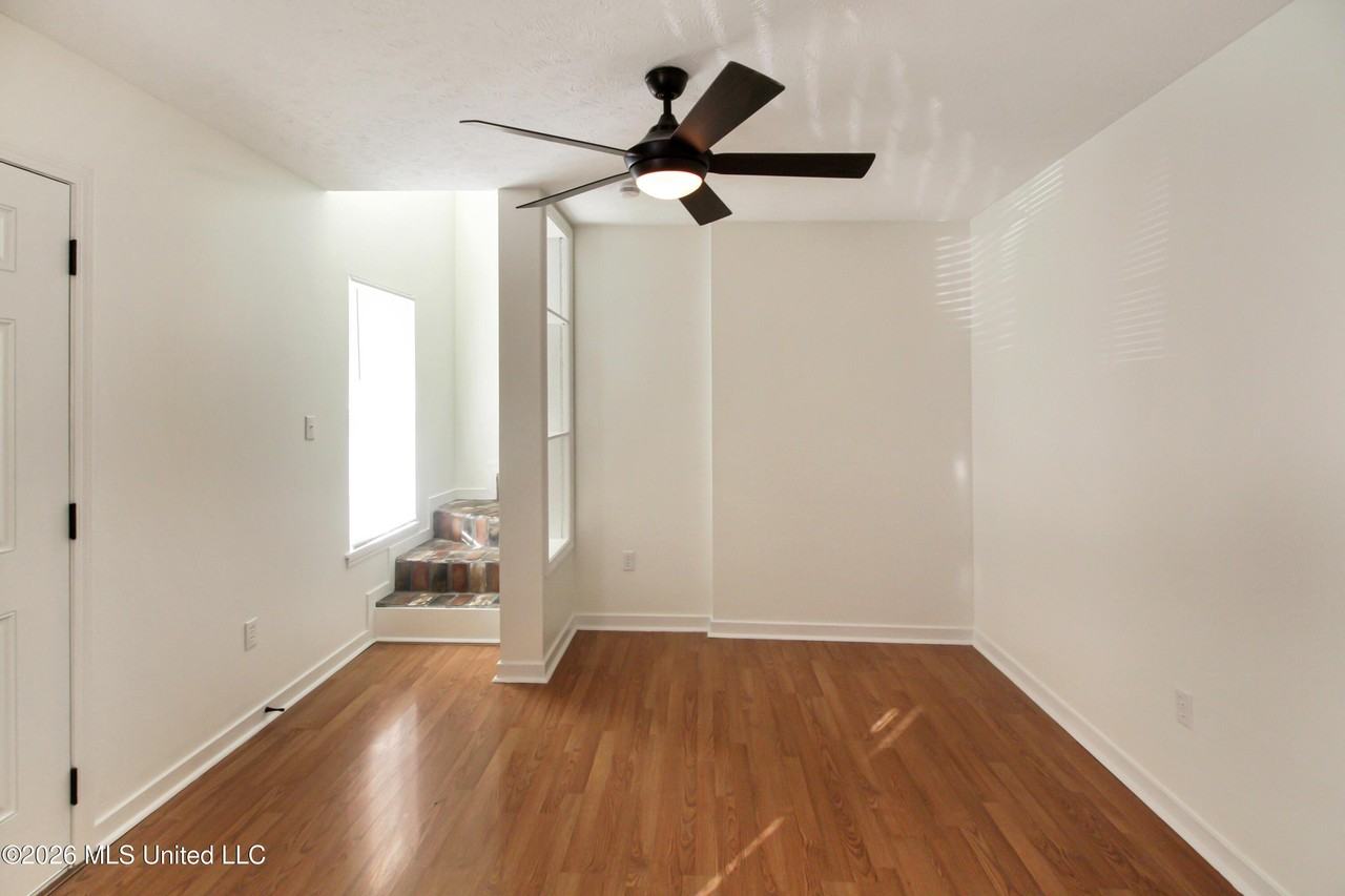 340 N Grove Cir - Photo 7 of 32