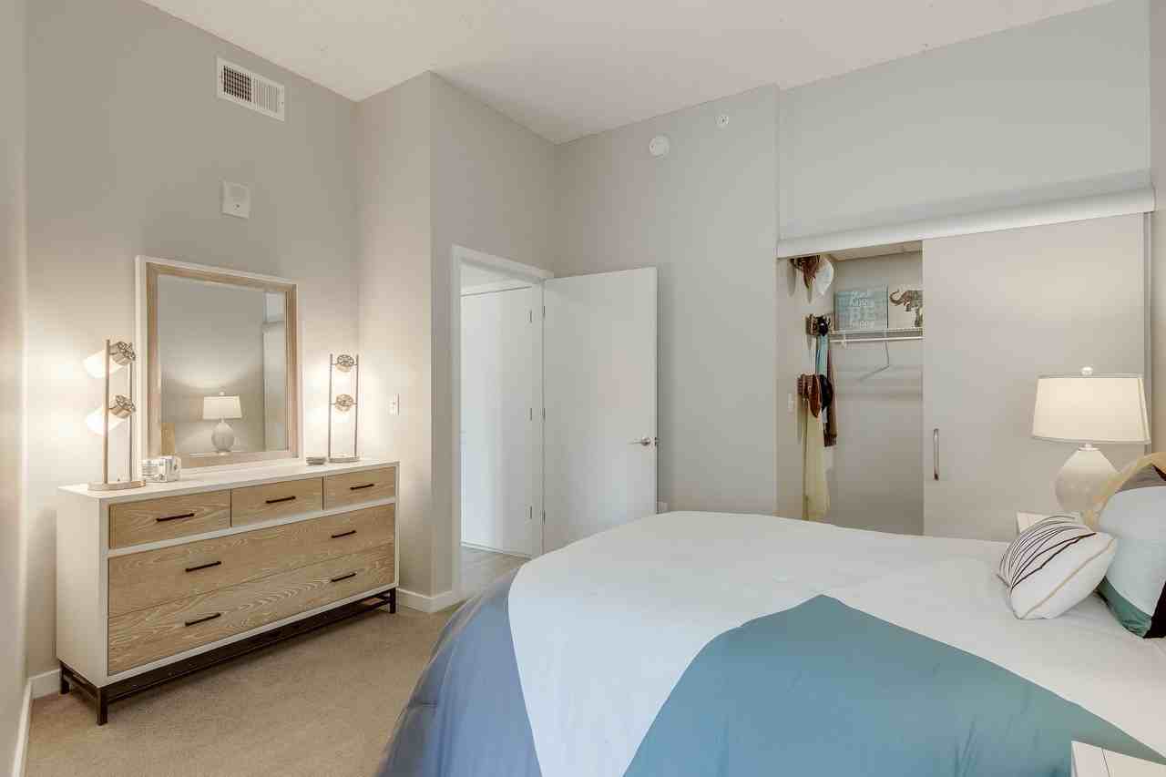 500 Park Avenue - Photo 7 of 50