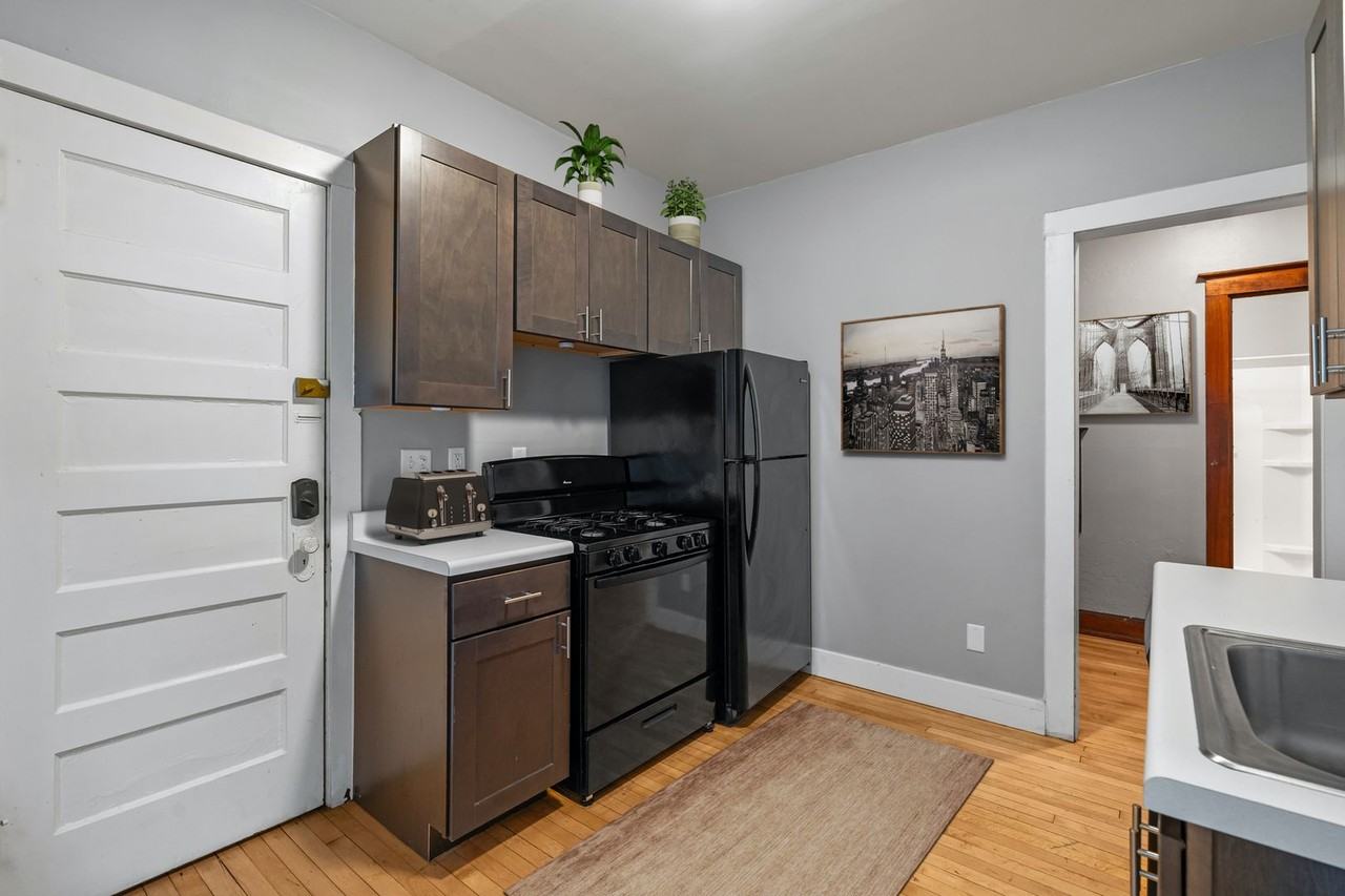 3007 N Maryland Ave - Photo 4 of 22