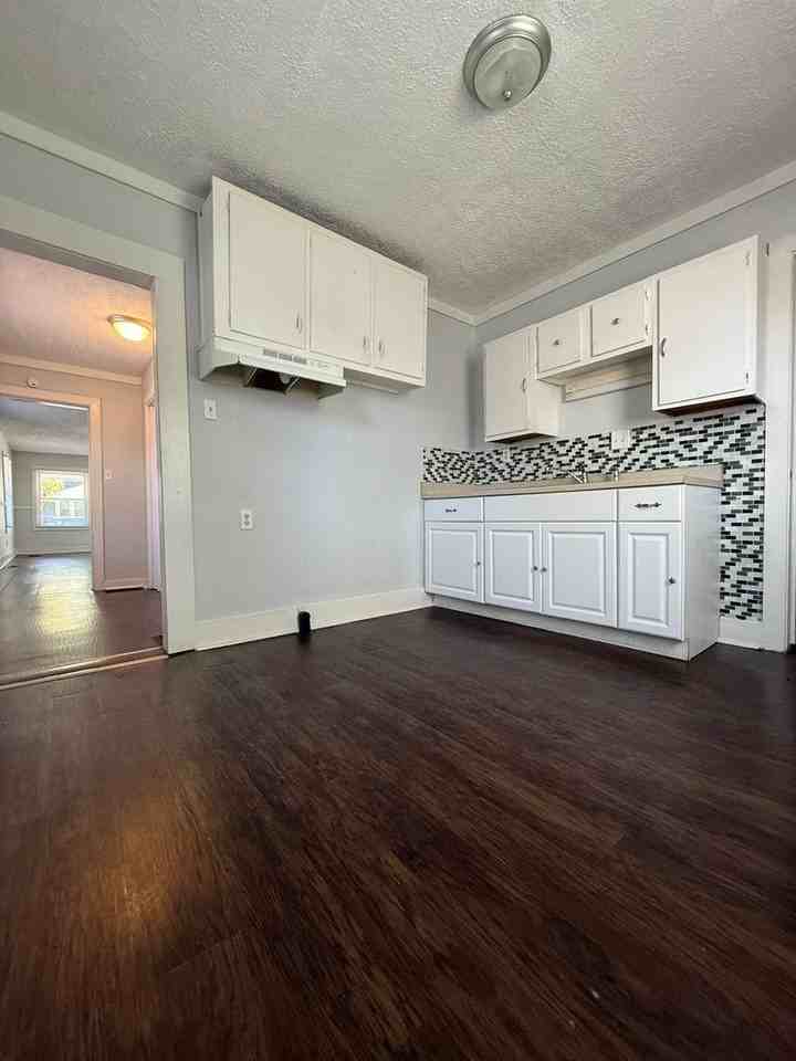 1938 N Dearborn St - Photo 7 of 20