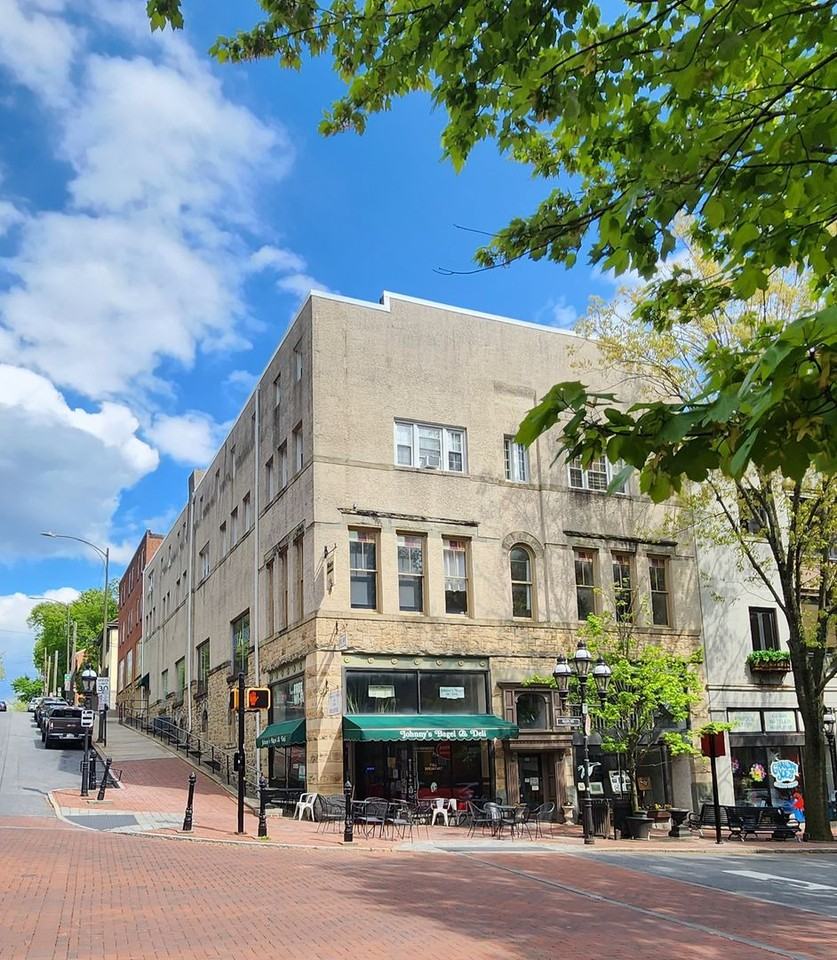 79 W Market St #T