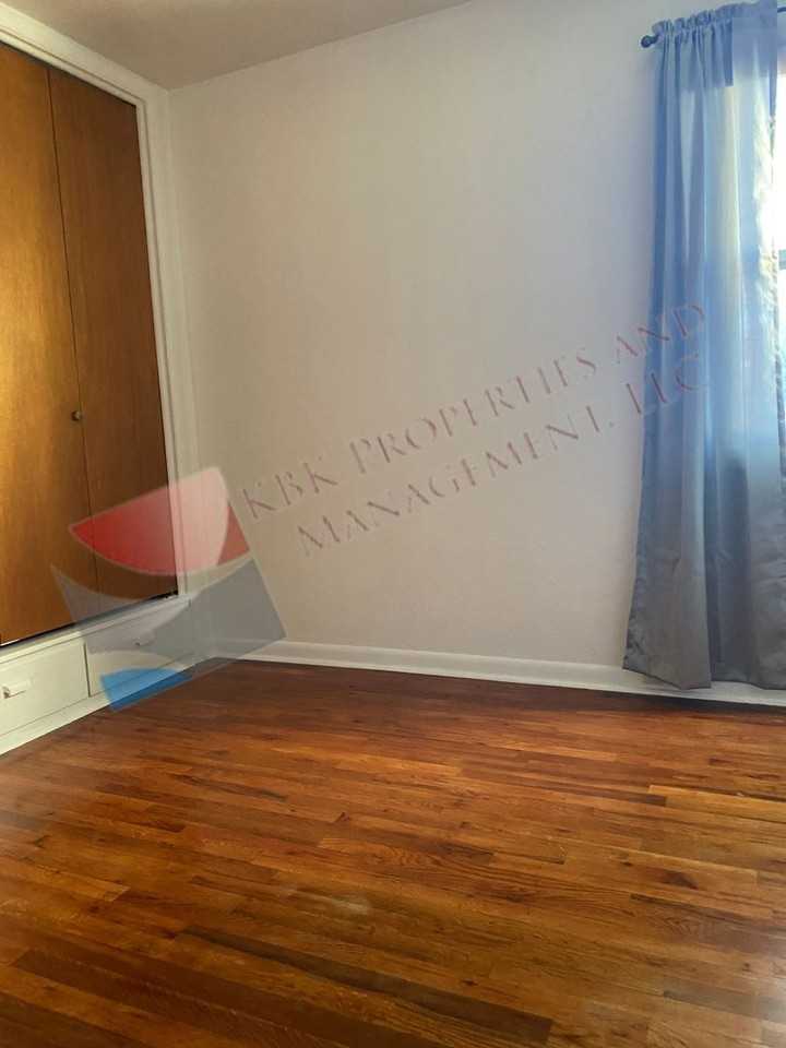 1916 Franklin St - Photo 3 of 12
