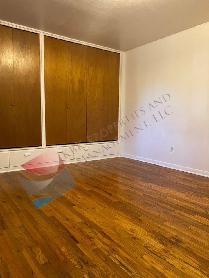 1916 Franklin St - Photo 5 of 12