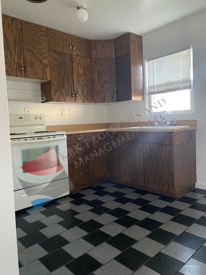 1916 Franklin St - Photo 6 of 12