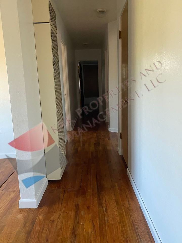 1916 Franklin St - Photo 7 of 12