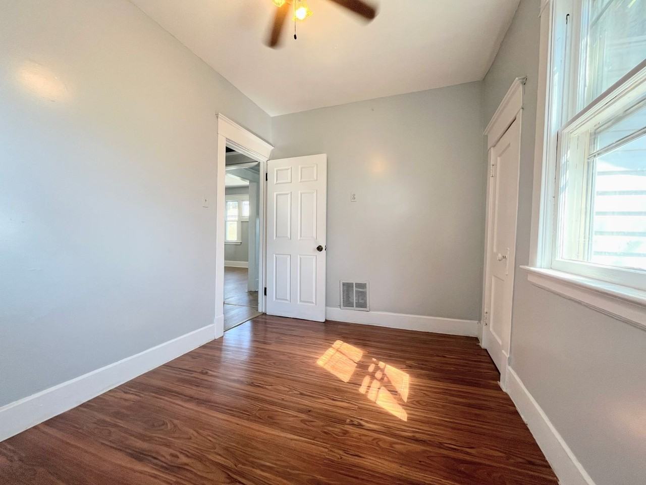 307 Berkshire Ave - Photo 5 of 16